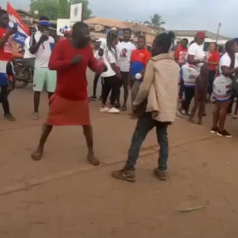 2 Madmen Wrestle N Exchange Slaps @ NPP peace walk - Video Will Make Ur Day